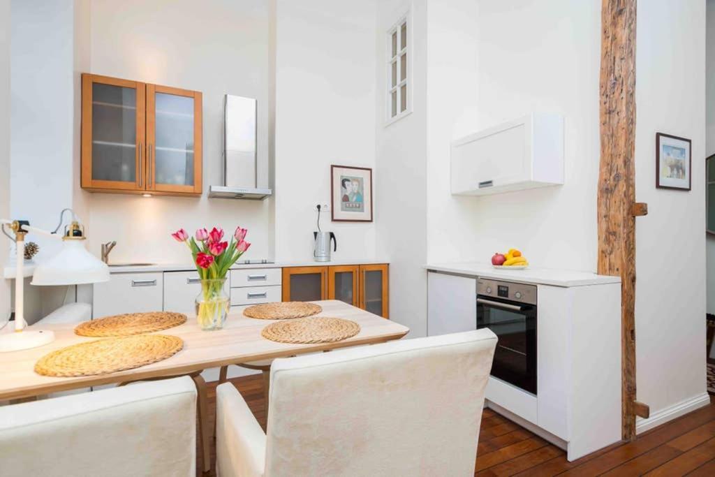 טאלין Best Location, Beautiful And Quiet Old Town Apt. מראה חיצוני תמונה